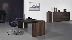 Walter Knoll CEOO Schreibtisch und Sideboard - Design und Ästhetik: Klare und kraftvolle Proportionen schaffen eine starke, repräsentative Aura. Materialmix aus Nussbaum-Furnier, Leder und Corian sorgt für eine hochwertige Optik und Haptik.