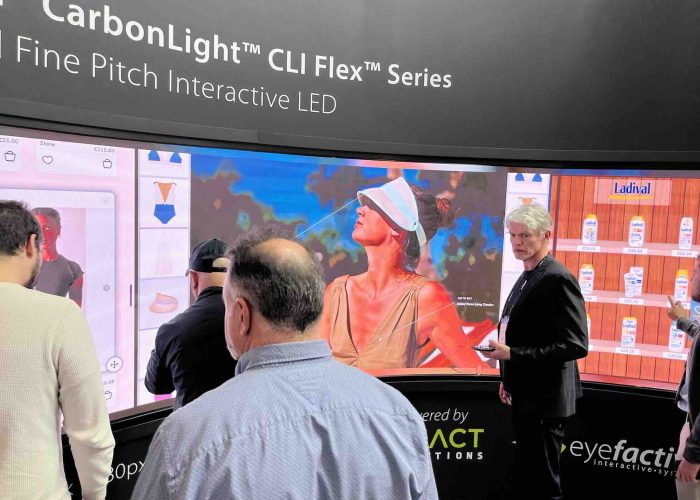 Die Leyard Planar CarbonLight CLI Flex Serie bietet flexible LED-Displays, die für gebogene Videowände in konkaver oder konvexer Form eingesetzt werden können.