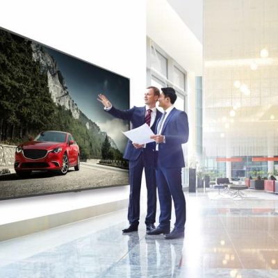 Sharp LCD-Display für Digital Signage mit 8K Auflösung für den Empfangsbereich, Messen, Ausstellungen etc.